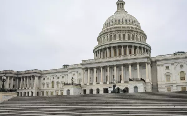 Сенат США продлил ряд иммиграционных программ до декабря 2026